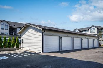 Rentable garages & carports